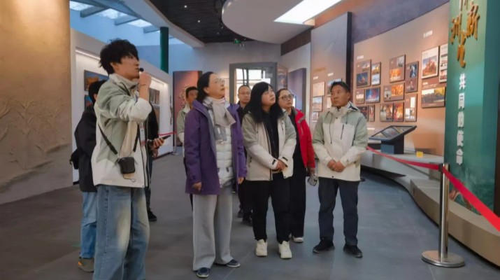 馬文玫總經(jīng)理一行赴額濟(jì)納胡楊林景區(qū)考察調(diào)研